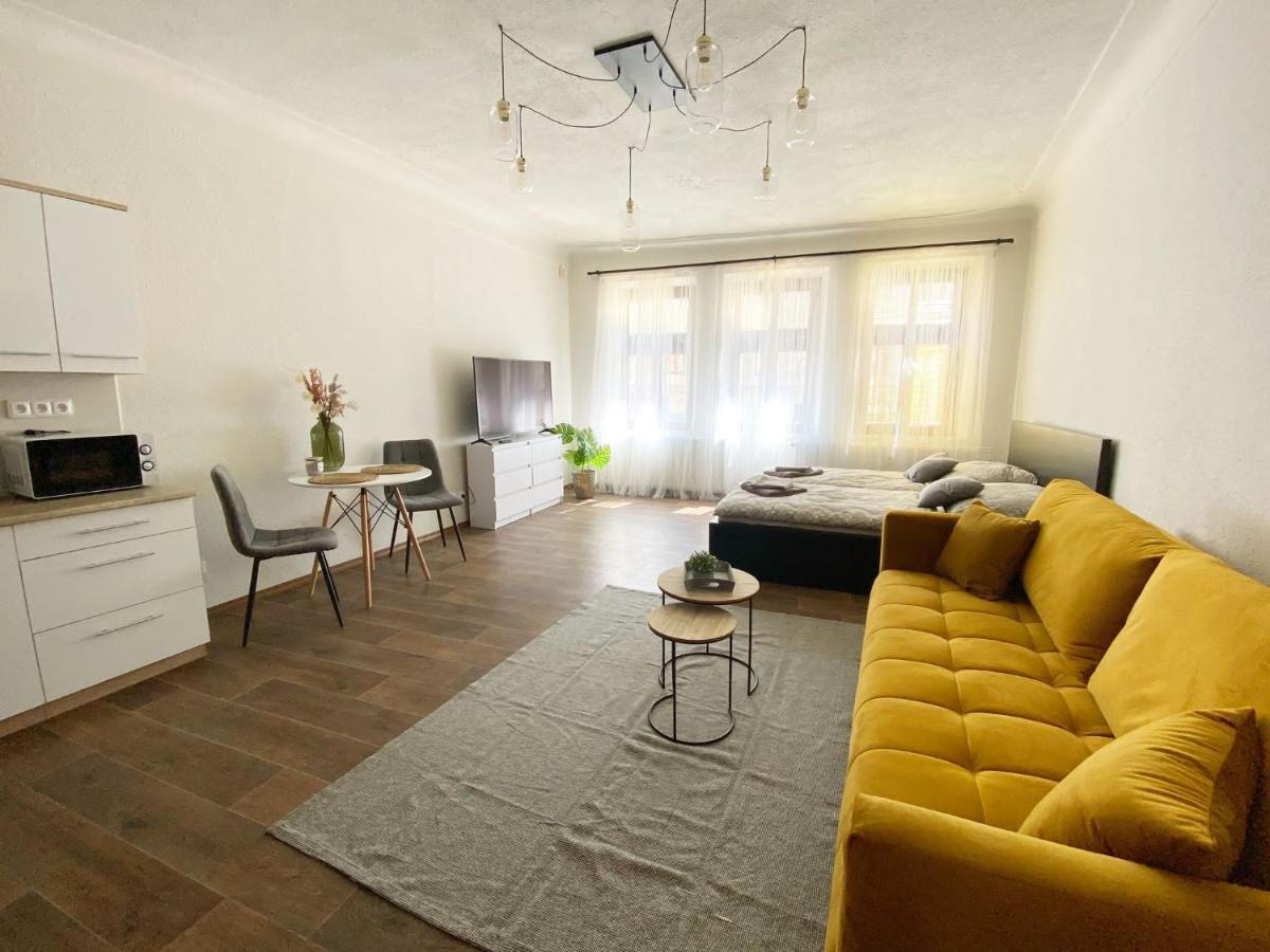 Kovarik Apartments I 奥洛穆茨 外观 照片